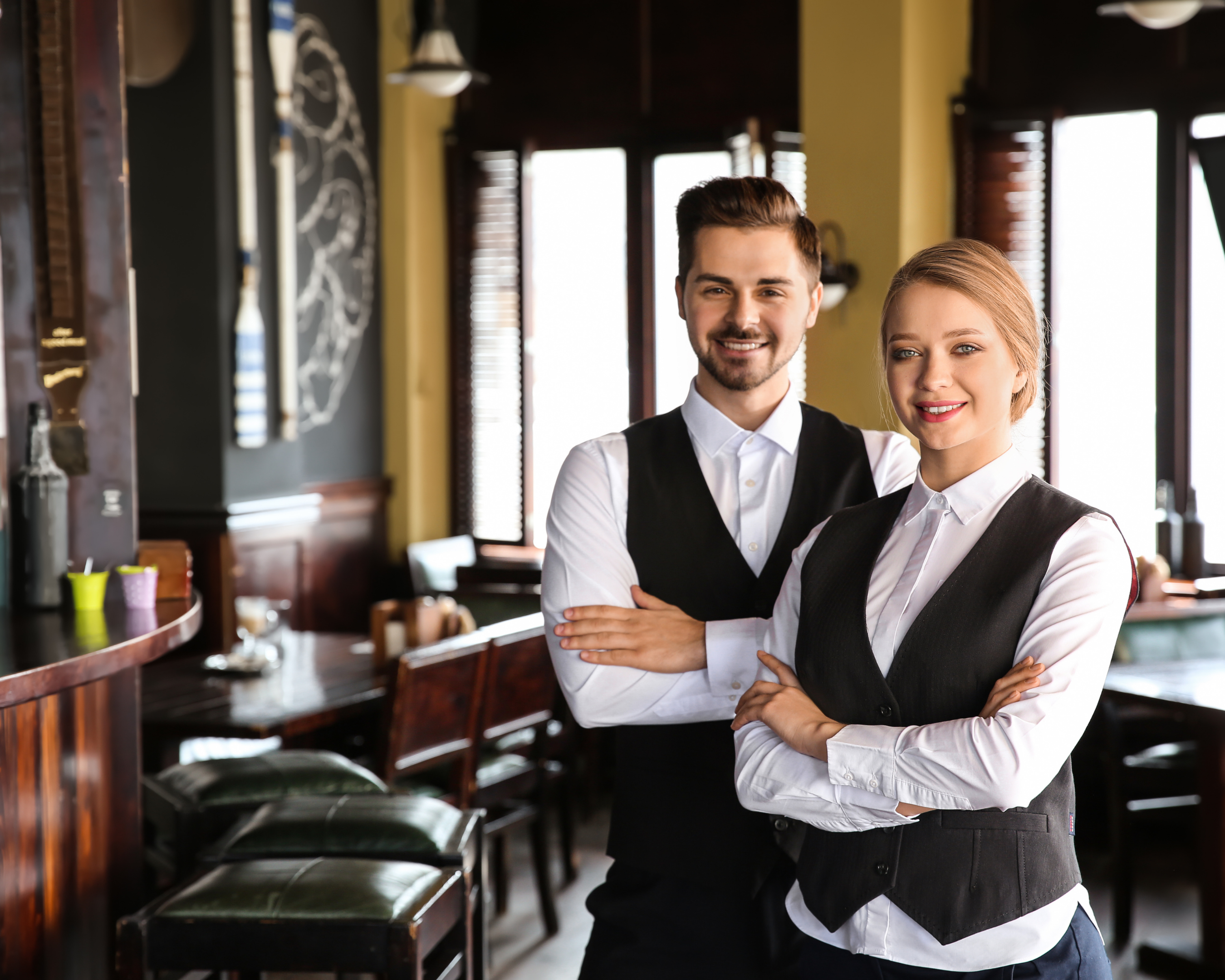 Felszolgálók és pincérek munkaruhája: könnyű, mozgásbarát és csúszásmentes viselet a pörgős műszakokhoz. Mutatjuk, mire figyelj a komfort és a megjelenés érdekében.