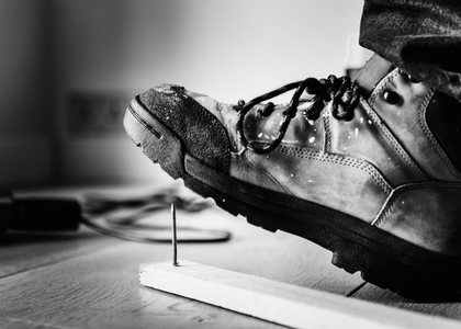 Munkavédelmi cipő vagy munkavédelmi bakancs? Mikor melyik az ideális?